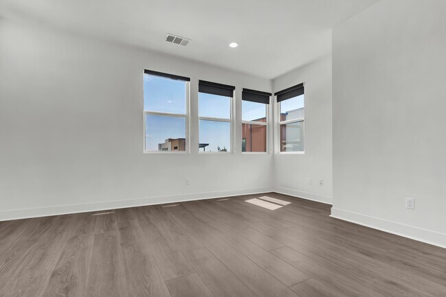 Building Photo - 347 Novel