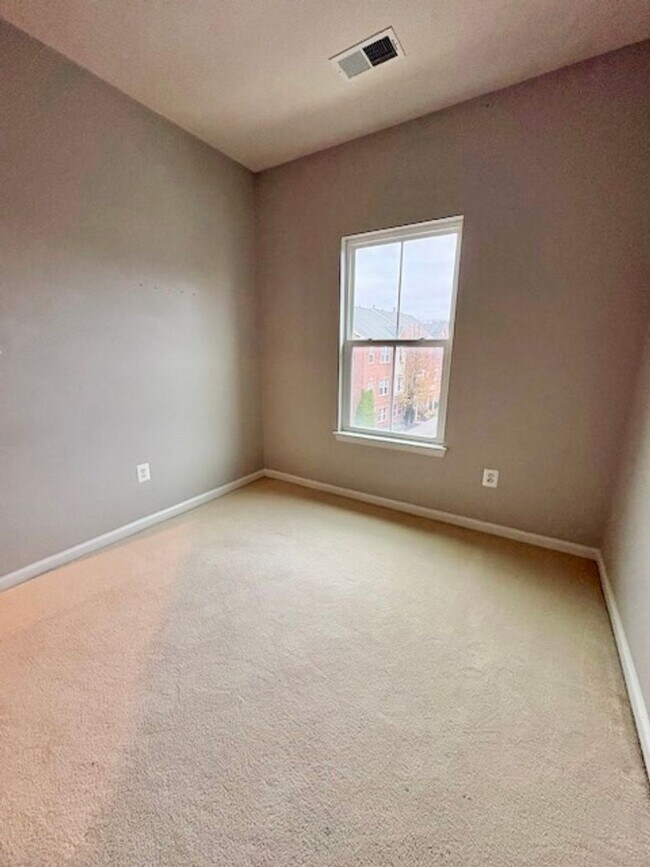 Building Photo - 3542 Spring Street S