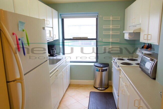 Building Photo - 636 Beacon St