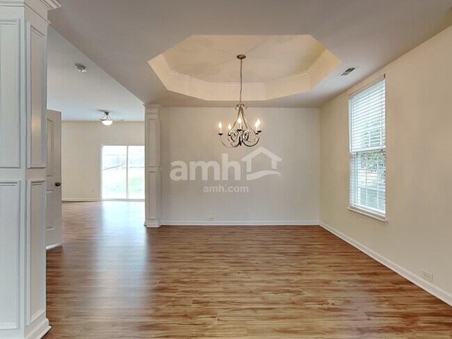 Building Photo - 836 Jennifer Lane