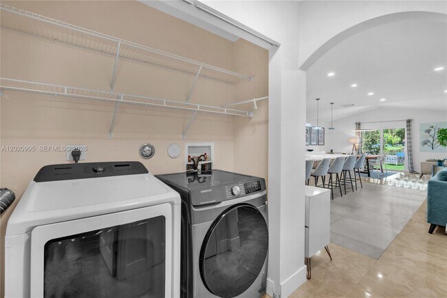 Building Photo - 16601 Sapphire Manor