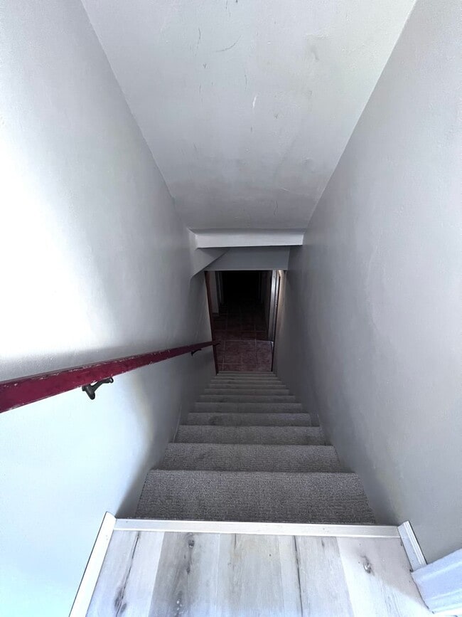 Building Photo - AVAILABLE JUNE 1ST: 4 bedroom 2 bathroom home!