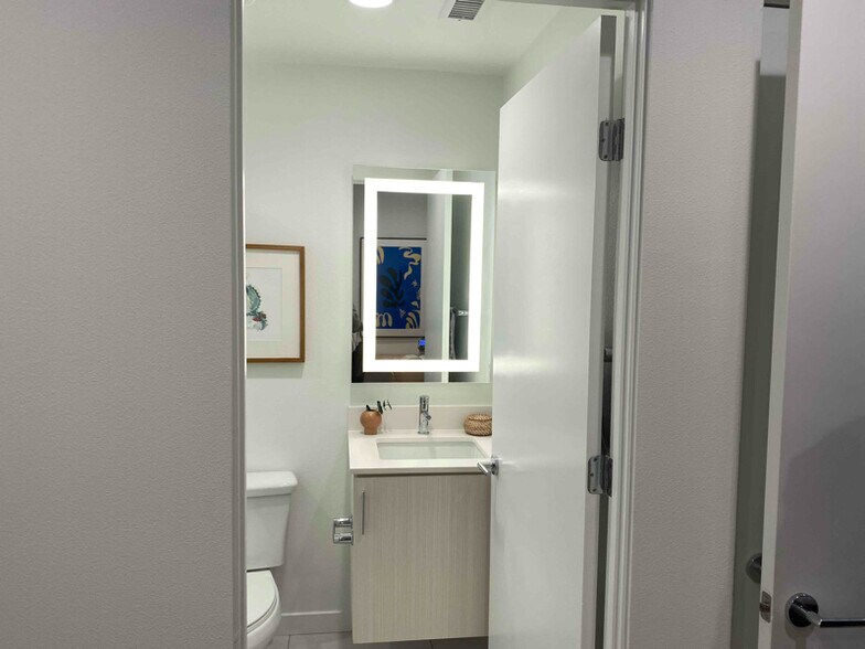 Building Photo - 4829 Craner Ave