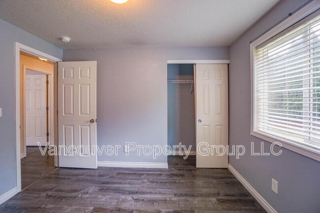 Building Photo - 8601 NE 84th St