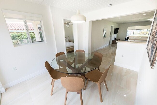 Building Photo - 1162 Hayes St