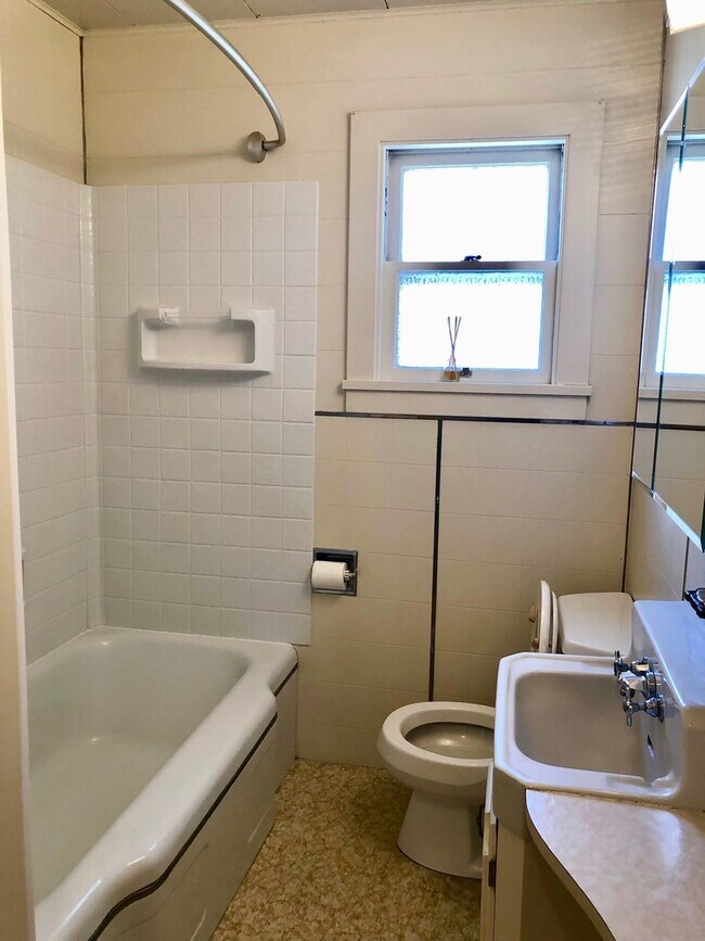 Building Photo - Charming North Hill Home with Beautiful Landscaping and Water Included!