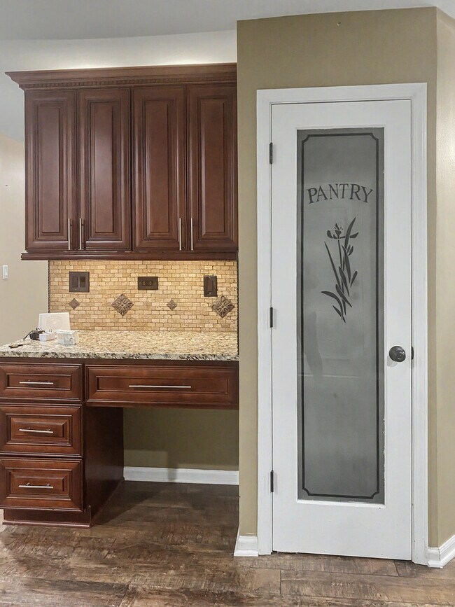 Building Photo - 1213 Pennsbury Ln
