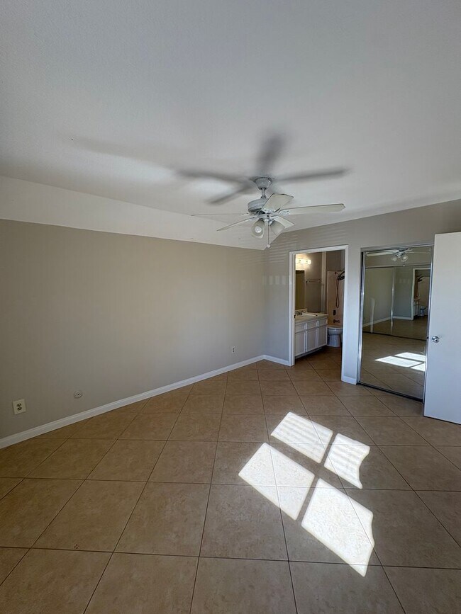 Building Photo - Huge 3 Bedroom 2 Bathroom in Resort Style Community in Mission Valley