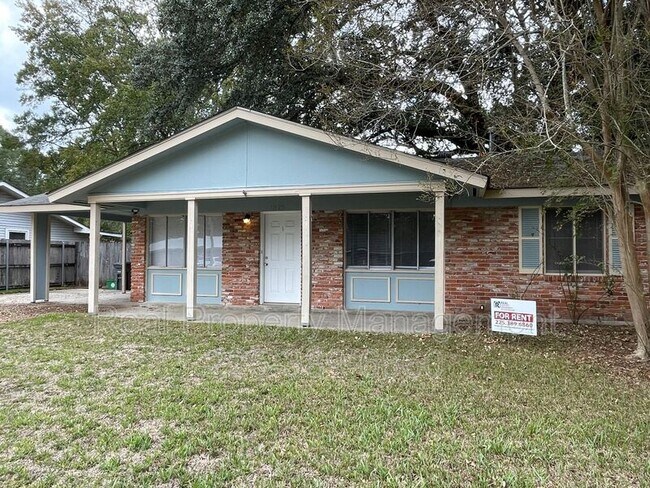 Building Photo - 1875 Lombard Dr