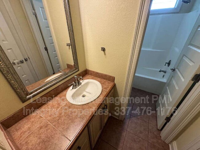 Building Photo - 120 Ambiance Cir