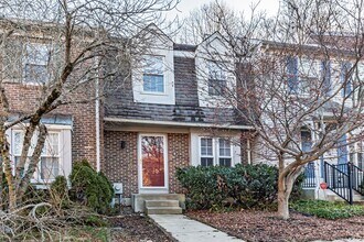 Building Photo - 3 bedroom, 2.5 bath in Mendenhall Village