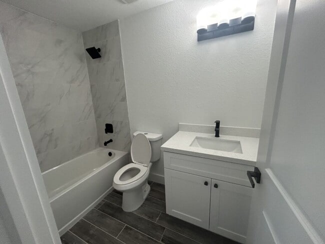 Building Photo - 1801 NW 13th Terrace