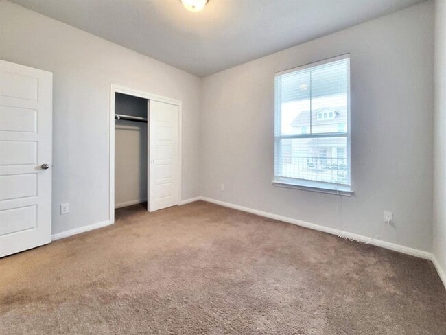 Building Photo - Modern 3BR/2BA Home with Garage & Fenced Backyard