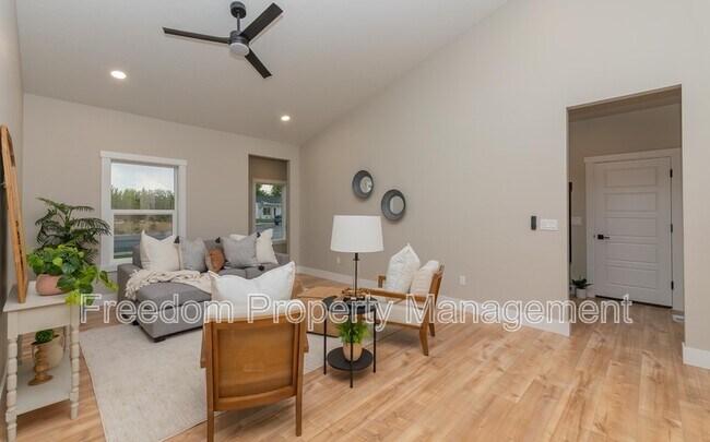 Building Photo - 2125 Oxon St