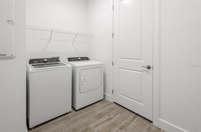 Building Photo - 6957 Honeybell Dr