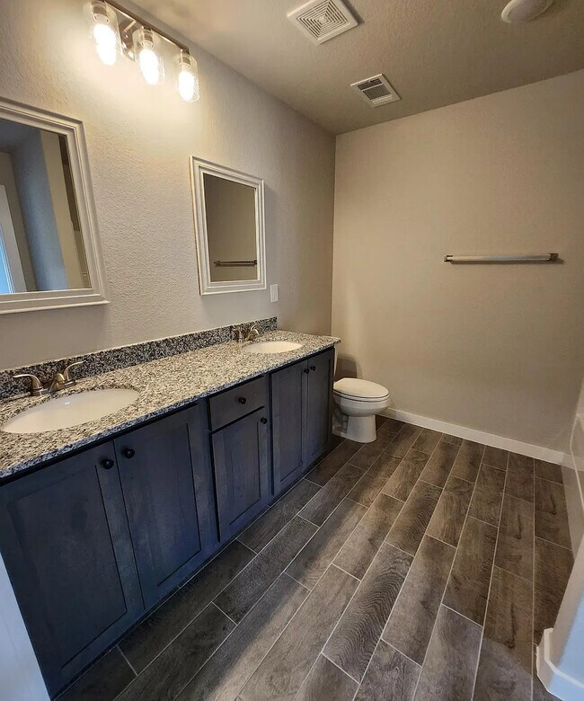 Building Photo - 521 Little Lona Ave