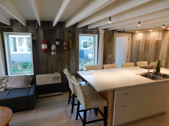 Building Photo - 42 Evergreen Ave