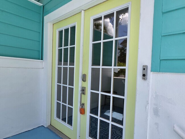 Building Photo - Downtown Gulfport - The Pineapple House