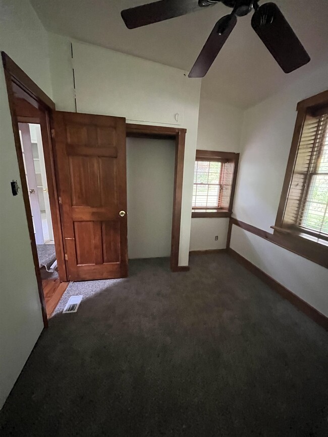 Building Photo - 56 E Park Dr