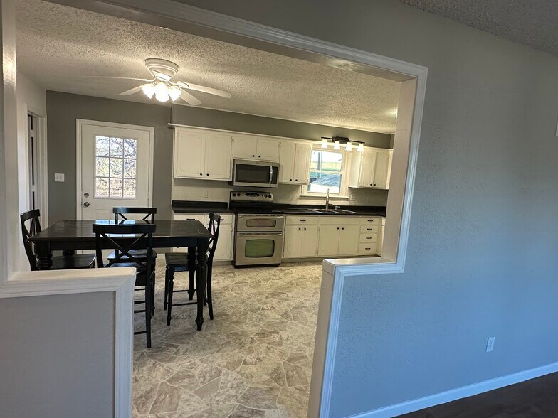 Building Photo - 103 Spring St