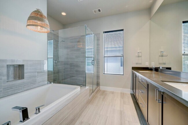 Building Photo - 5622 Kiam St