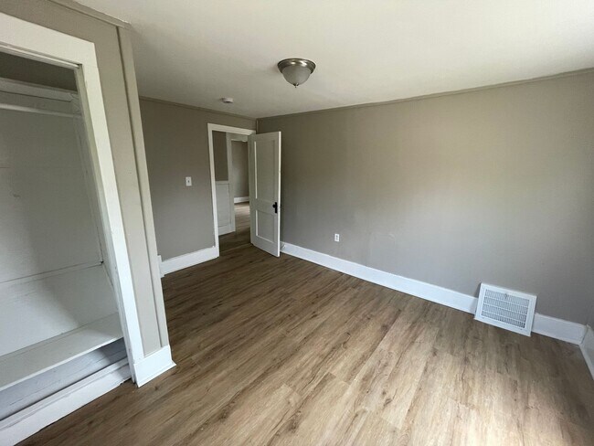 Building Photo - SECTION 8 & EDEN Accepted!! Newly Renovate...