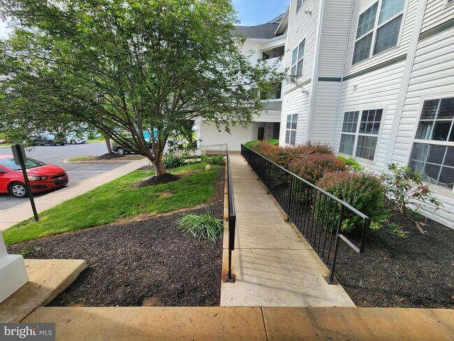 Building Photo - 2029 Windsong Dr