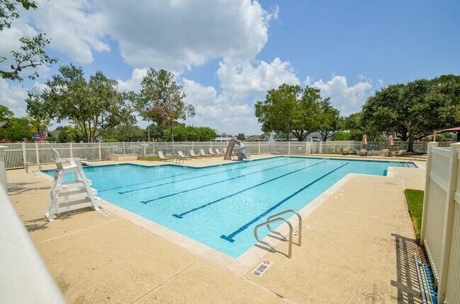 Building Photo - 8002 Weeping Willow Pl