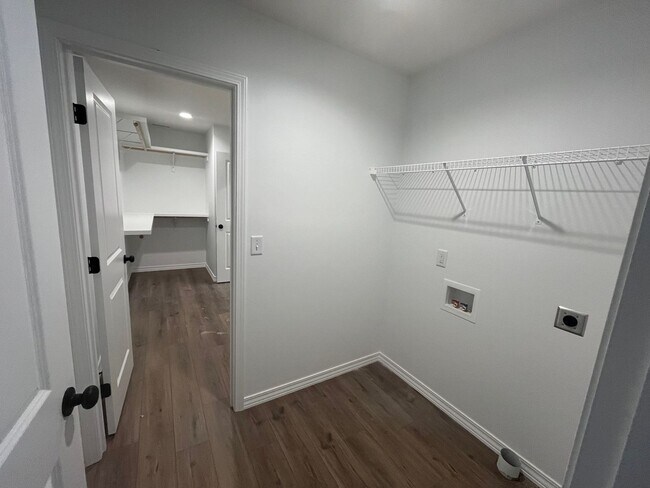 Building Photo - BRAND-NEW 3-bedroom, 2-bath, 3-car garage ...