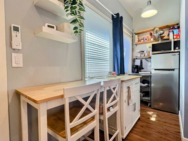 Building Photo - Charming Studio/1BA in Downtown Sunnyvale ...