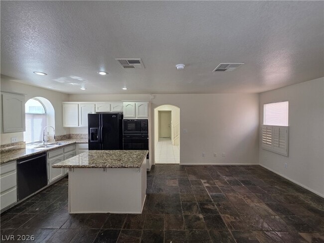 Building Photo - 8008 Dover Shores Ave