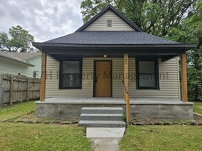 Building Photo - 755 W Hendryx St
