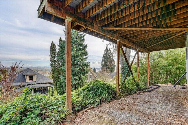 Building Photo - Bright Home with Stunning Mountain Skyline Setting!