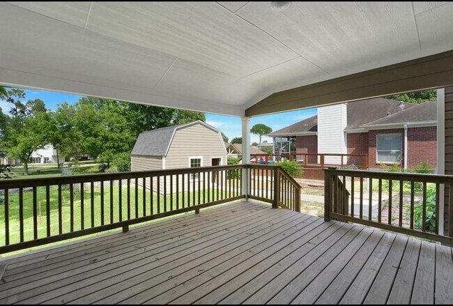 Building Photo - 964 Lake View Dr