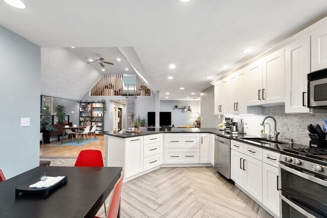 Building Photo - 890 Winthrop Ave