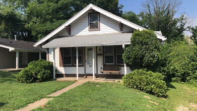 Building Photo - 4 BDRM Available August, 2026.  Monthly re...