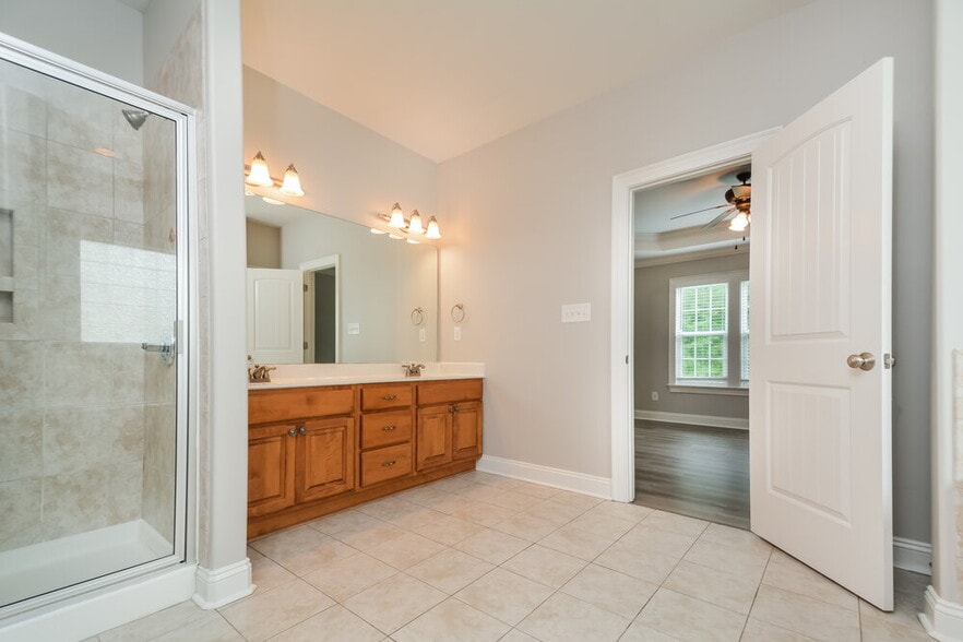 Building Photo - 684 Winding Oak Way