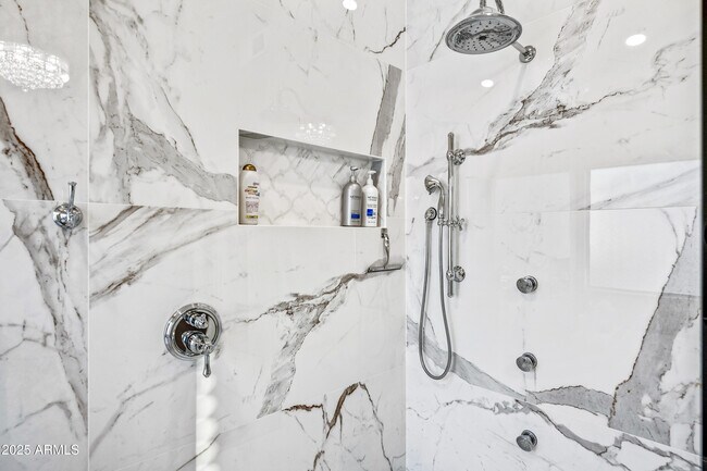 Building Photo - 1817 E Willow Tree Ct