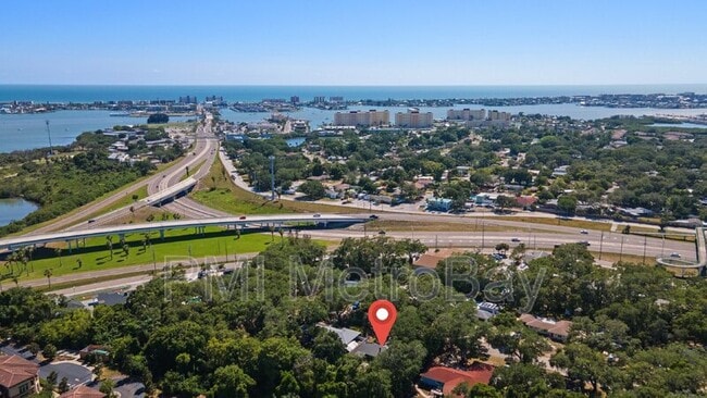 Building Photo - 4939 Woodland Dr