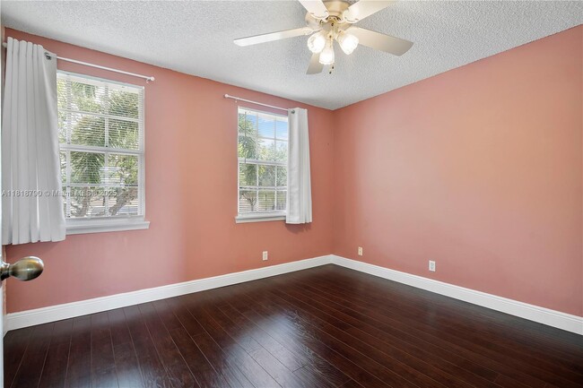 Building Photo - 3120 SW 49th St