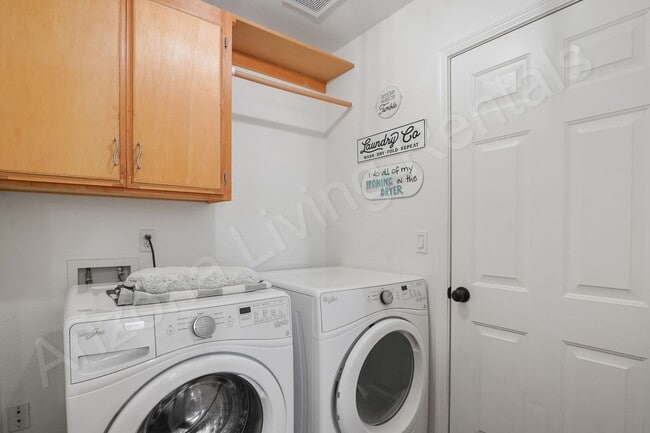 Building Photo - FURNISHED AVAILABLE NOW - MAY 2026