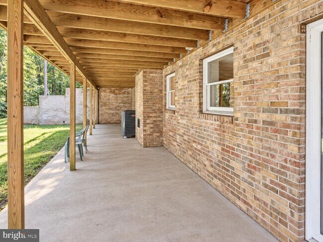 Building Photo - 6065 Eagles Nest Ln
