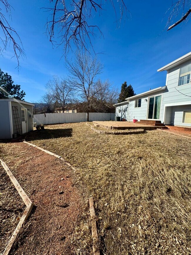 Building Photo - 4 Bedroom home in Stunning Rockrimmon