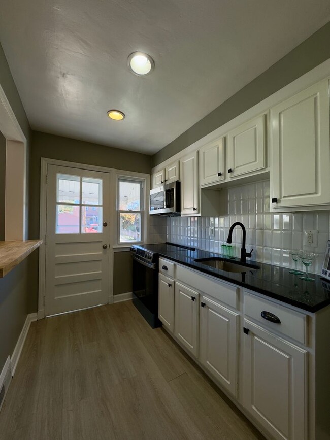 Building Photo - Beautiful Two-Bedroom Parkville Townhome w...