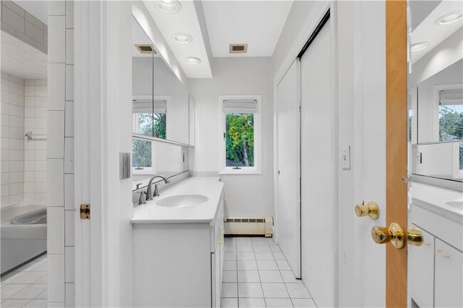 Building Photo - 41 Elmway St