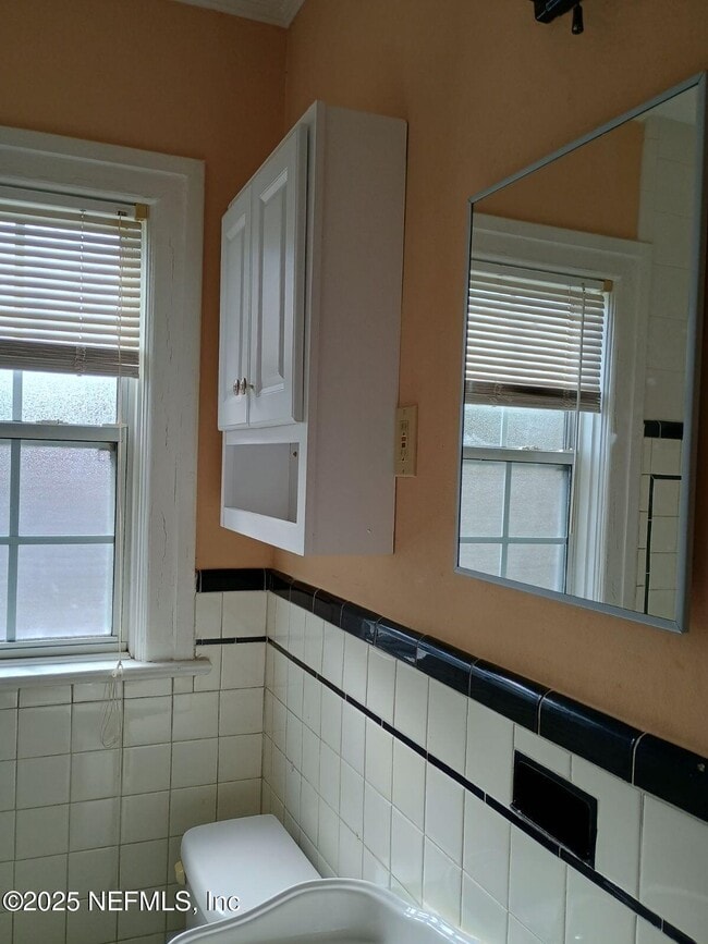 Building Photo - 1046 Riviera St