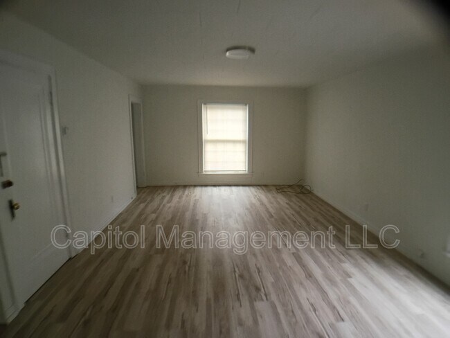 Building Photo - 316 W Saginaw St