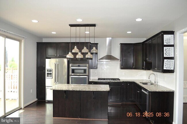 Building Photo - 23671 Sailfish Square