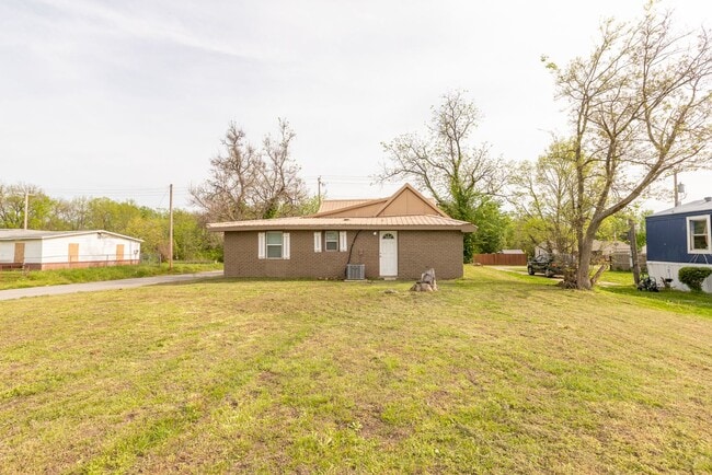 Building Photo - Beautiful 3 Bed 2 bath Coming Soon in Cowe...