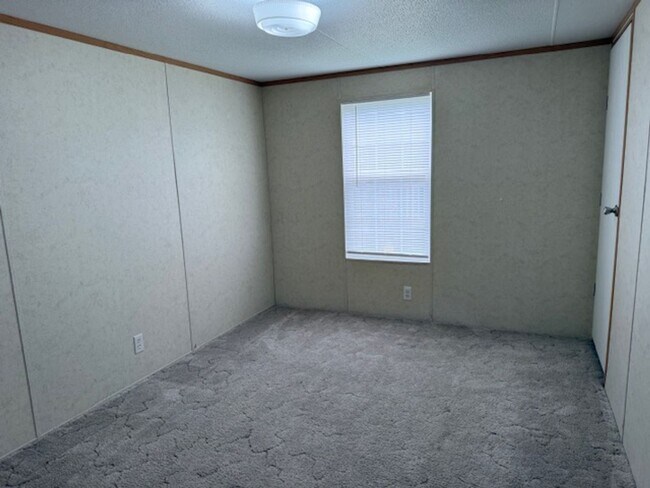 Building Photo - Greenback 37742 - 3 bed 2 bath mobile home...
